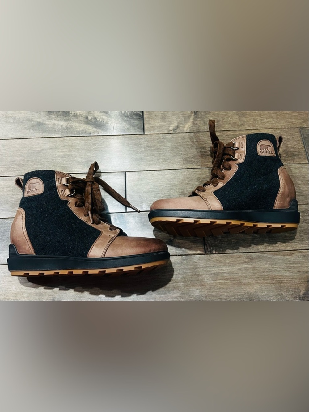 Like New Women’s Sz 7.5 Brown/Black Quilted Sorel Evie II NW Lace-Up Boots